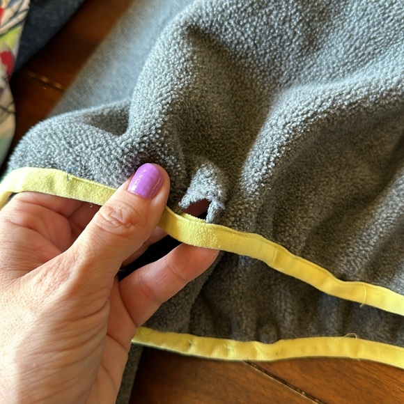 Patagonia Synchilla women’s size large fleece pullover gray, and yellow - Picture 6 of 6